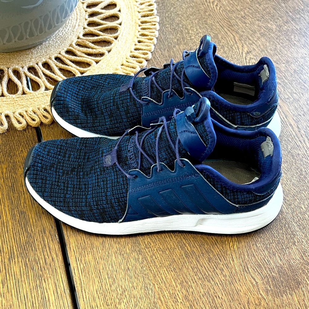 Adidas all around running shoe Navy Blue with bunjee laces good condition casual